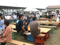 多くのお客様でにぎあう会場