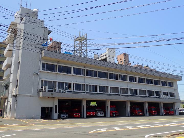 写真：消防署本署庁舎外観