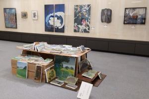 【美術教師25人の作品を展示】