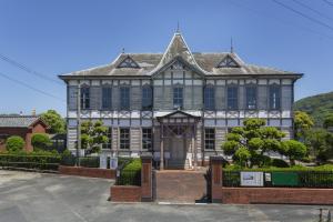 旧三菱合資会社唐津支店本館（唐津市歴史民俗資料館）正面画像