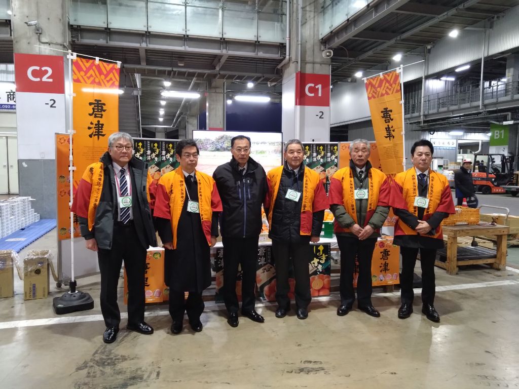 福岡市中央卸売市場でのトップセールスの様子