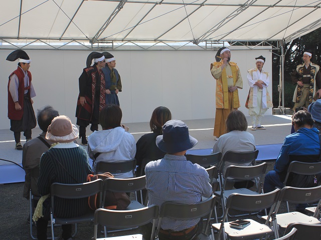 ステージでは武将隊の演武も披露