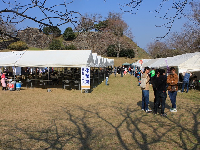大手門広場のマルシェも盛況でした