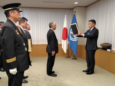 唐津市消防団長・支団長辞令交付式および市長感謝状贈呈式