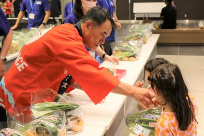 ボートレースからつで「大大大特価！野菜即売会」