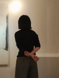 トークイベントを聞いている人のイメージ写真