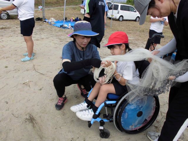 投網投げる様子写真
