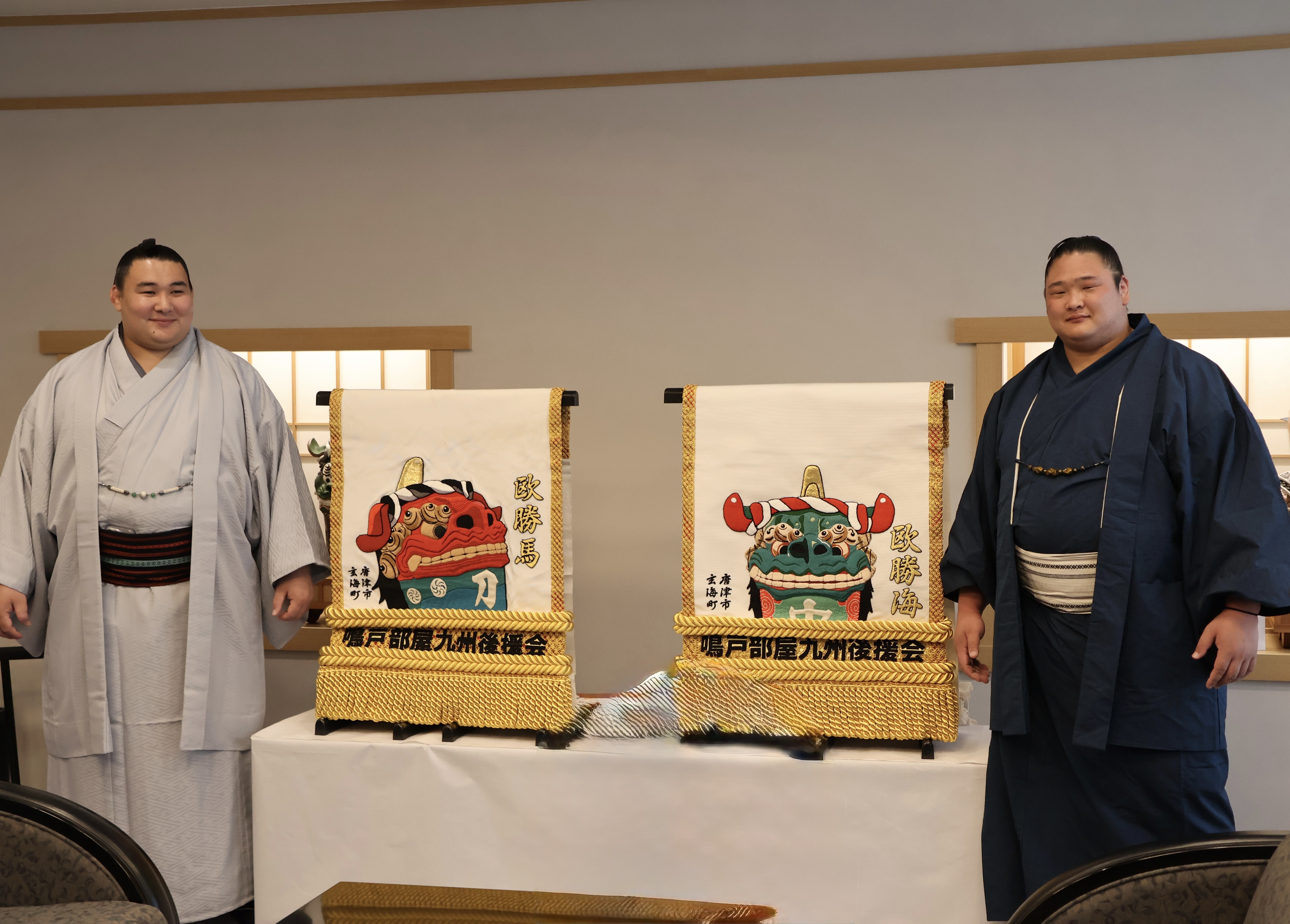 化粧まわしと両力士