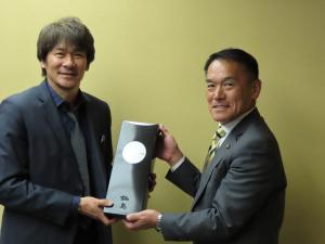 伊原剛志さんと峰市長の写真