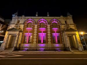 旧唐津銀行（辰野金吾記念館）正面のライトアップ写真