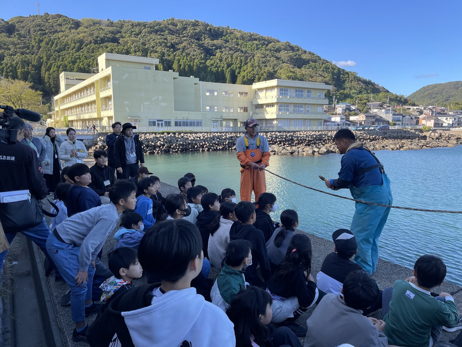 写真（わかめ養殖種付け体験）