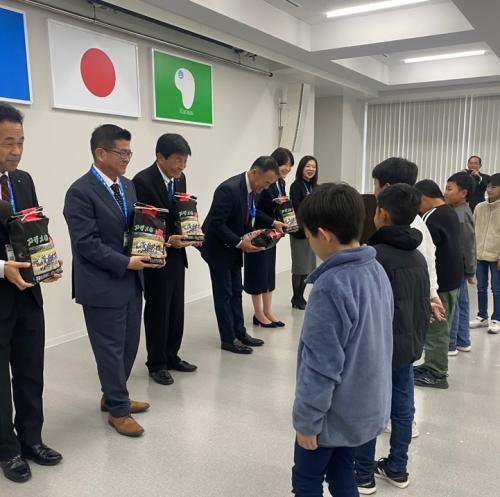 R7年度アザメの瀬新米寄附贈呈式
