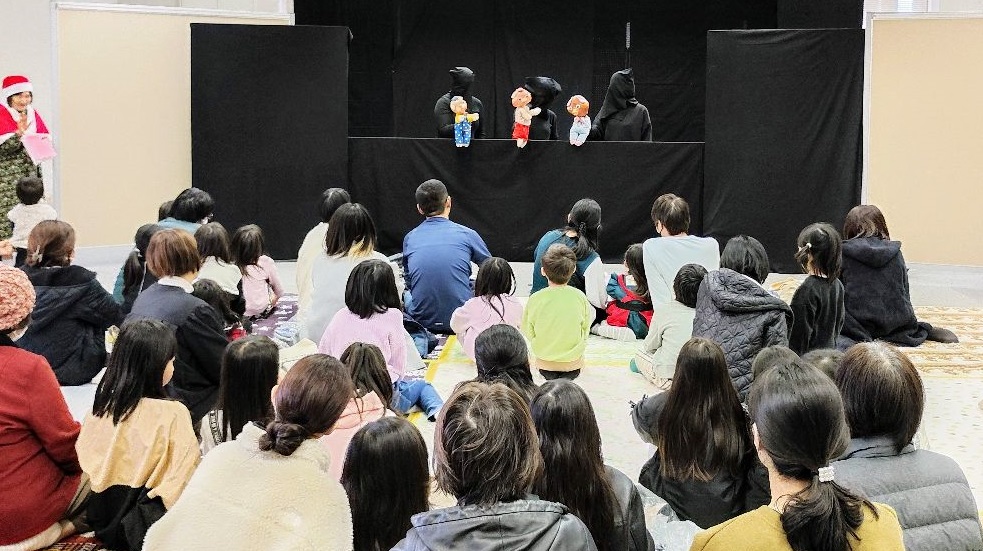 人形劇サークル「こぶたのしっぽ」による人形劇