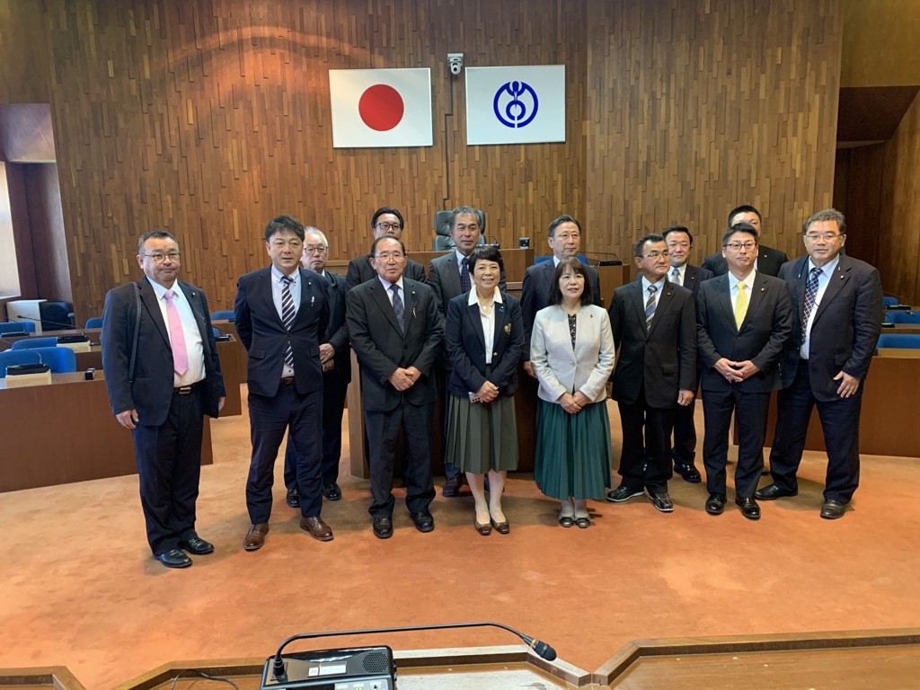 阿久根市議会議場での写真