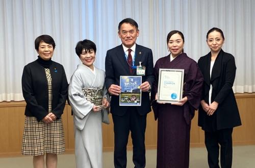 唐津ヨガフェス実行委員会表敬訪問時の記念写真