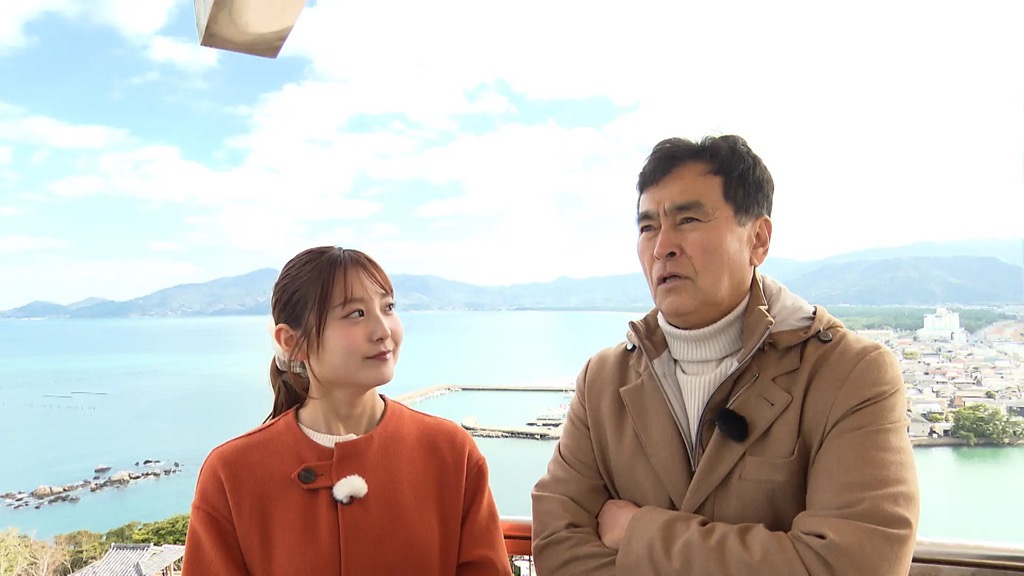 唐津城天守閣での放送の様子(石原良純さん)