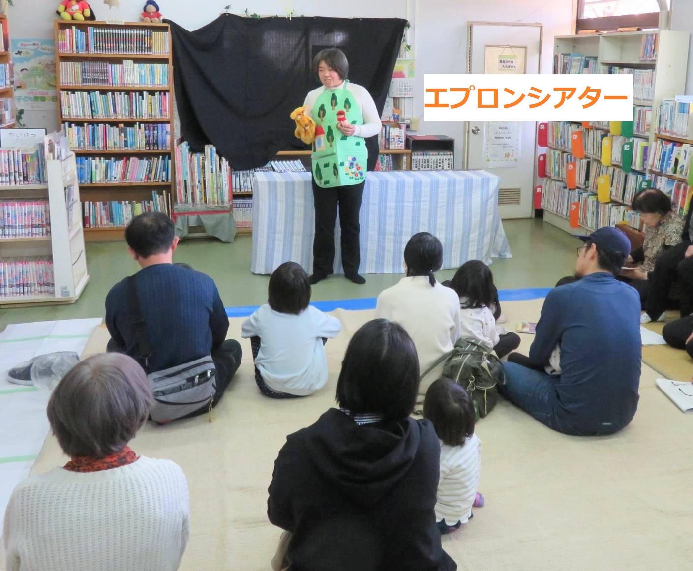 ひなまつりおはなし会でエプロンシアターを行いました。