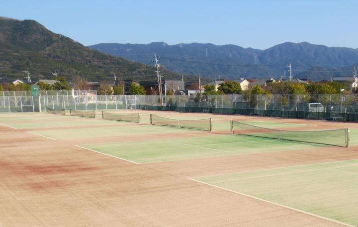 松浦河畔公園庭球場