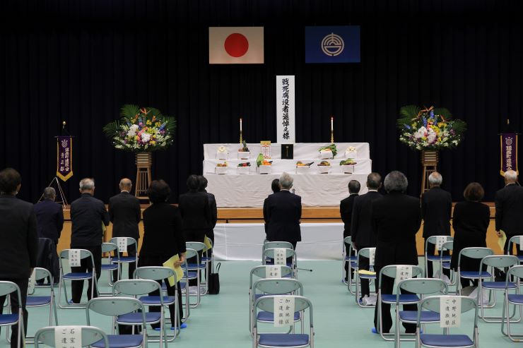 戦没者追悼式　黙とう