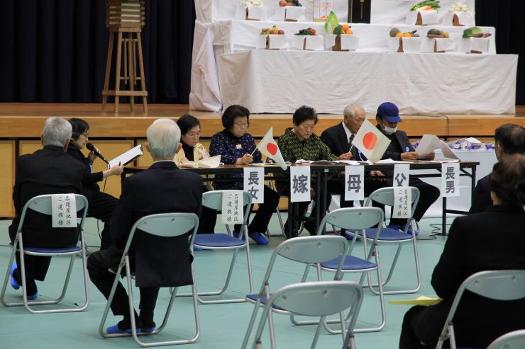 出征兵士を見送る家族を披露