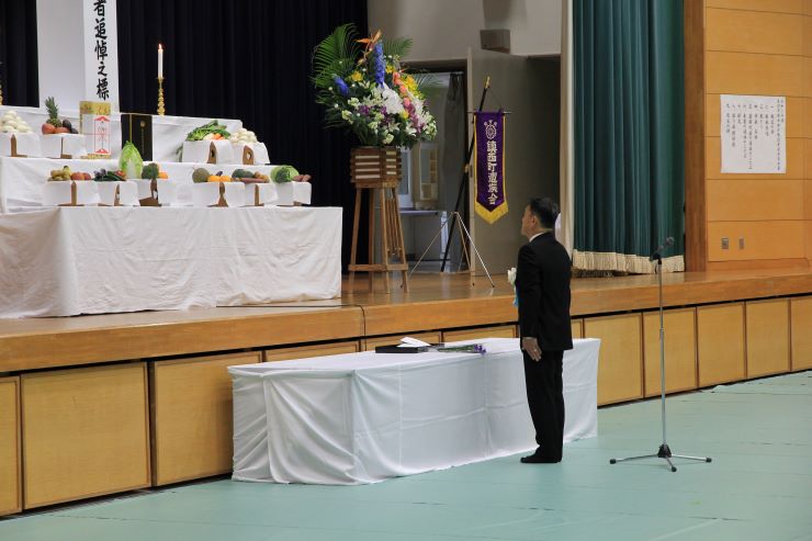 峰市長の献花