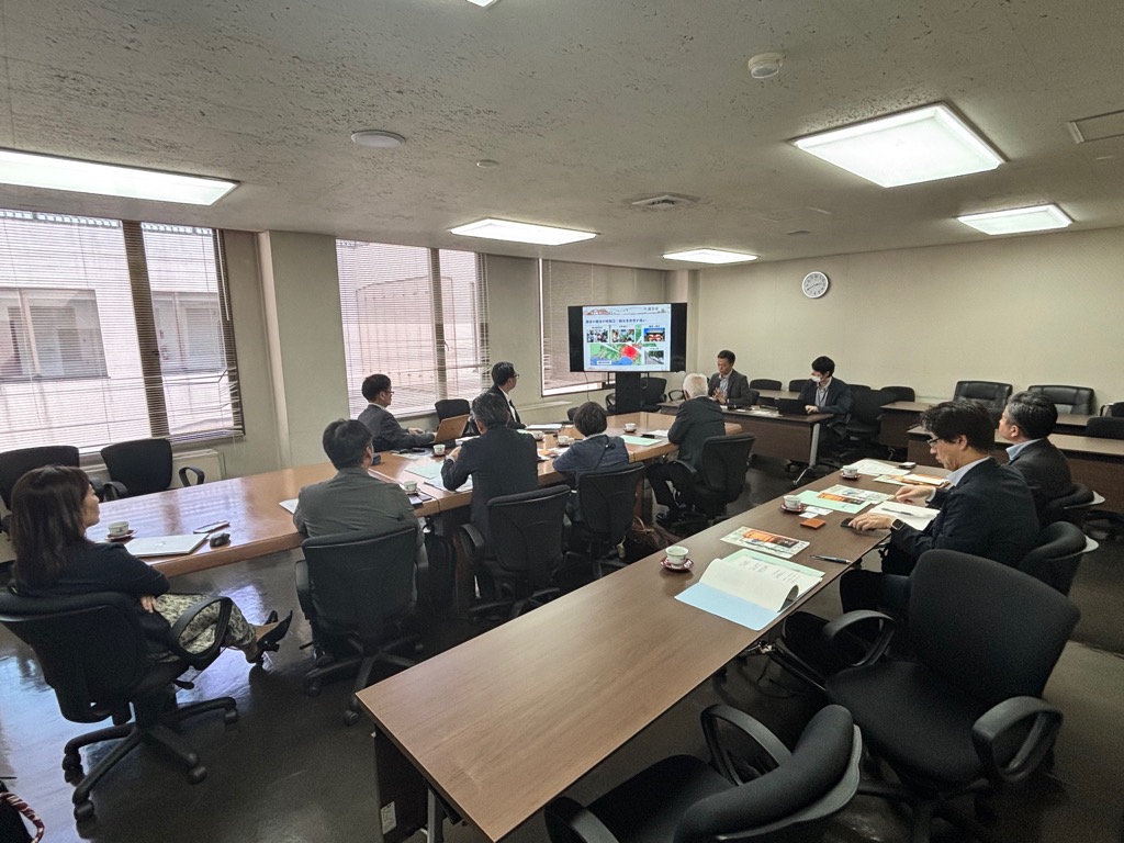 視察研修を受ける様子（鎌倉市）