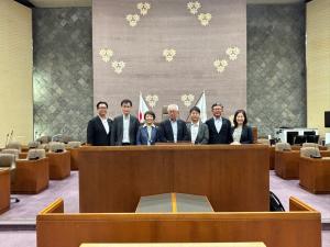 鎌倉市議会議場