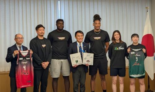 レオブラックスとレオナイナーズの表敬訪問