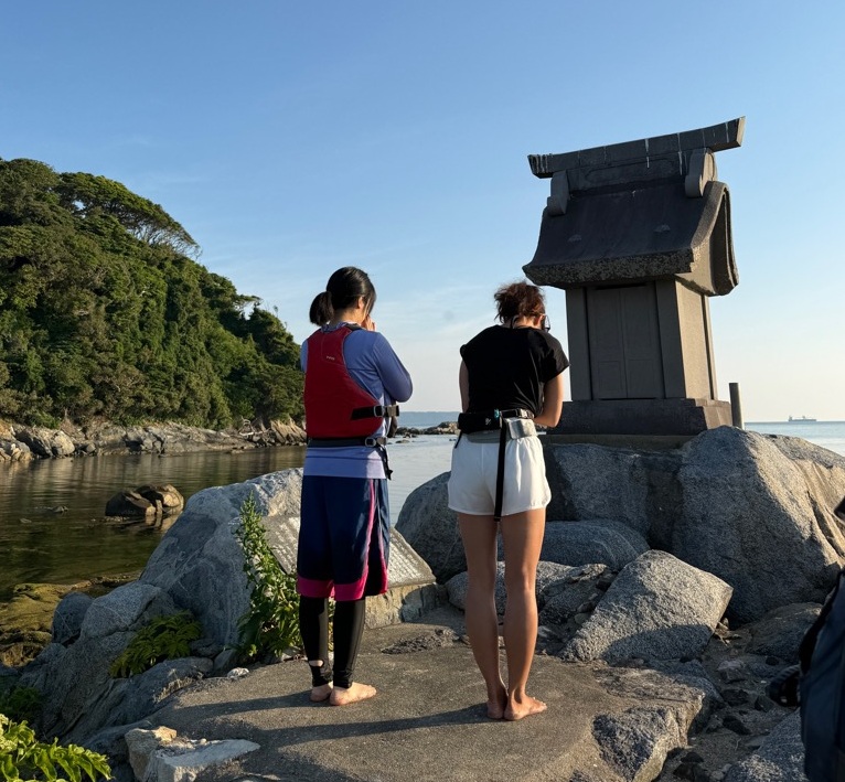 鳥島内の弁天様