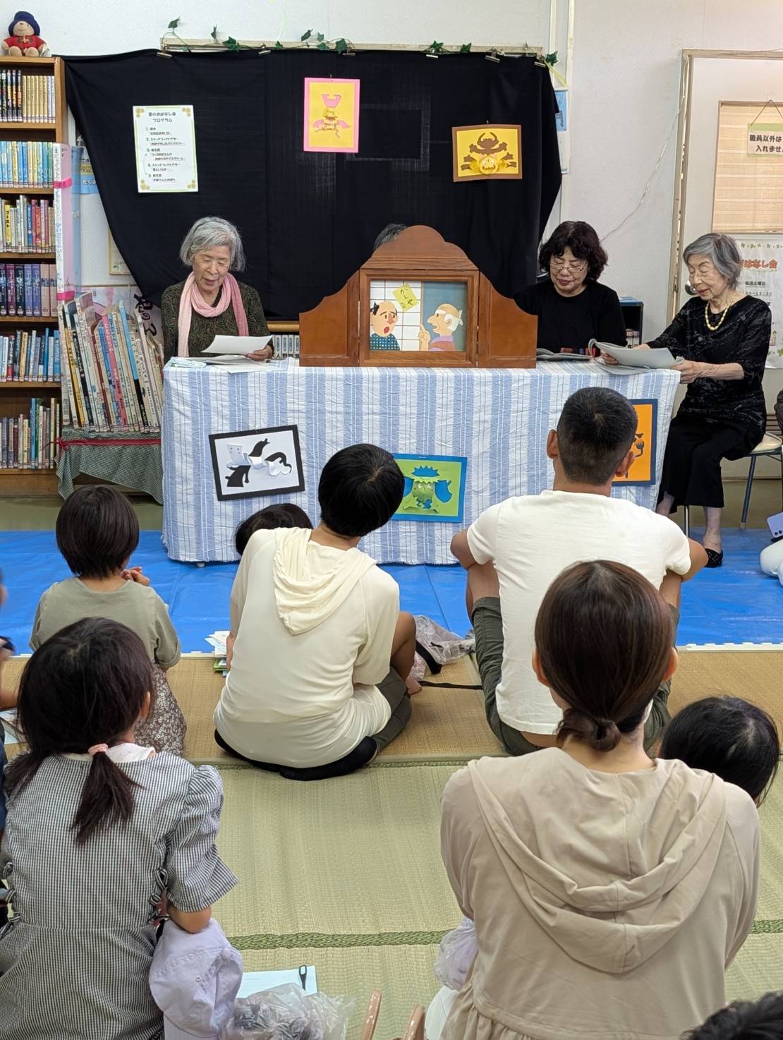 相知お話会　虹のぽけっと　さんによる紙芝居の様子です