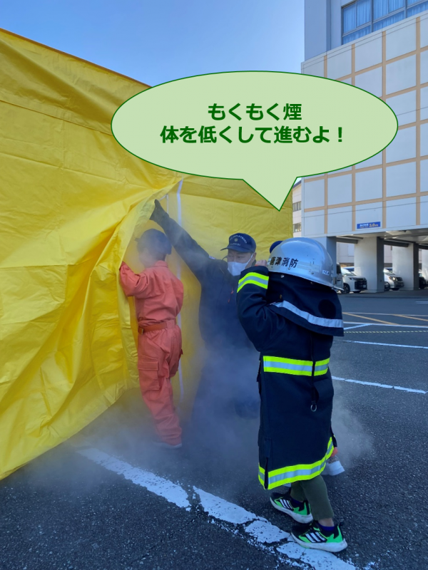 もくもく煙の中を進みます