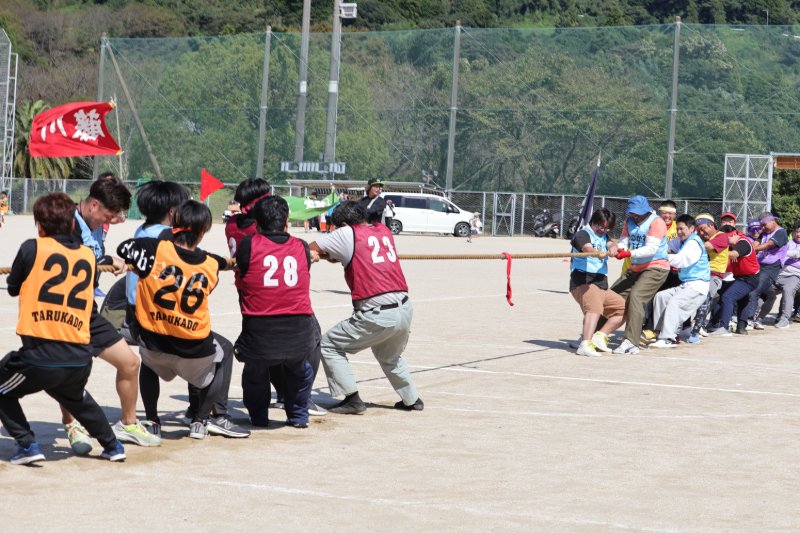 七山地区市民体育祭大綱引きの様子