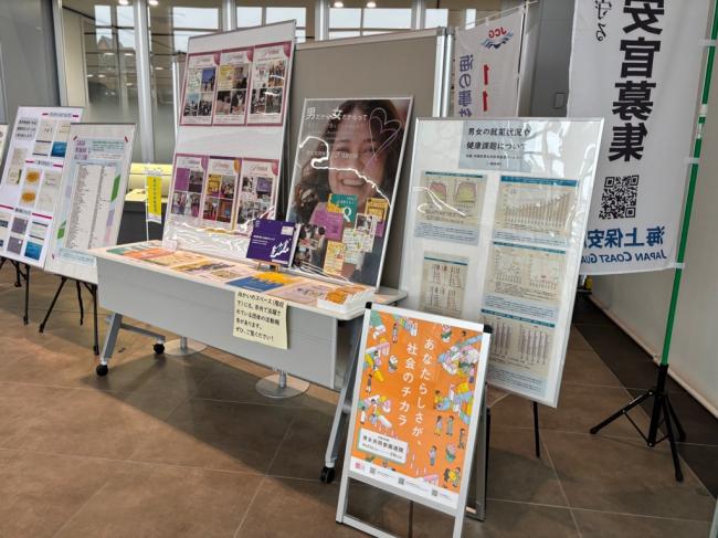 唐津市役所本庁市民ホール 展示の様子
