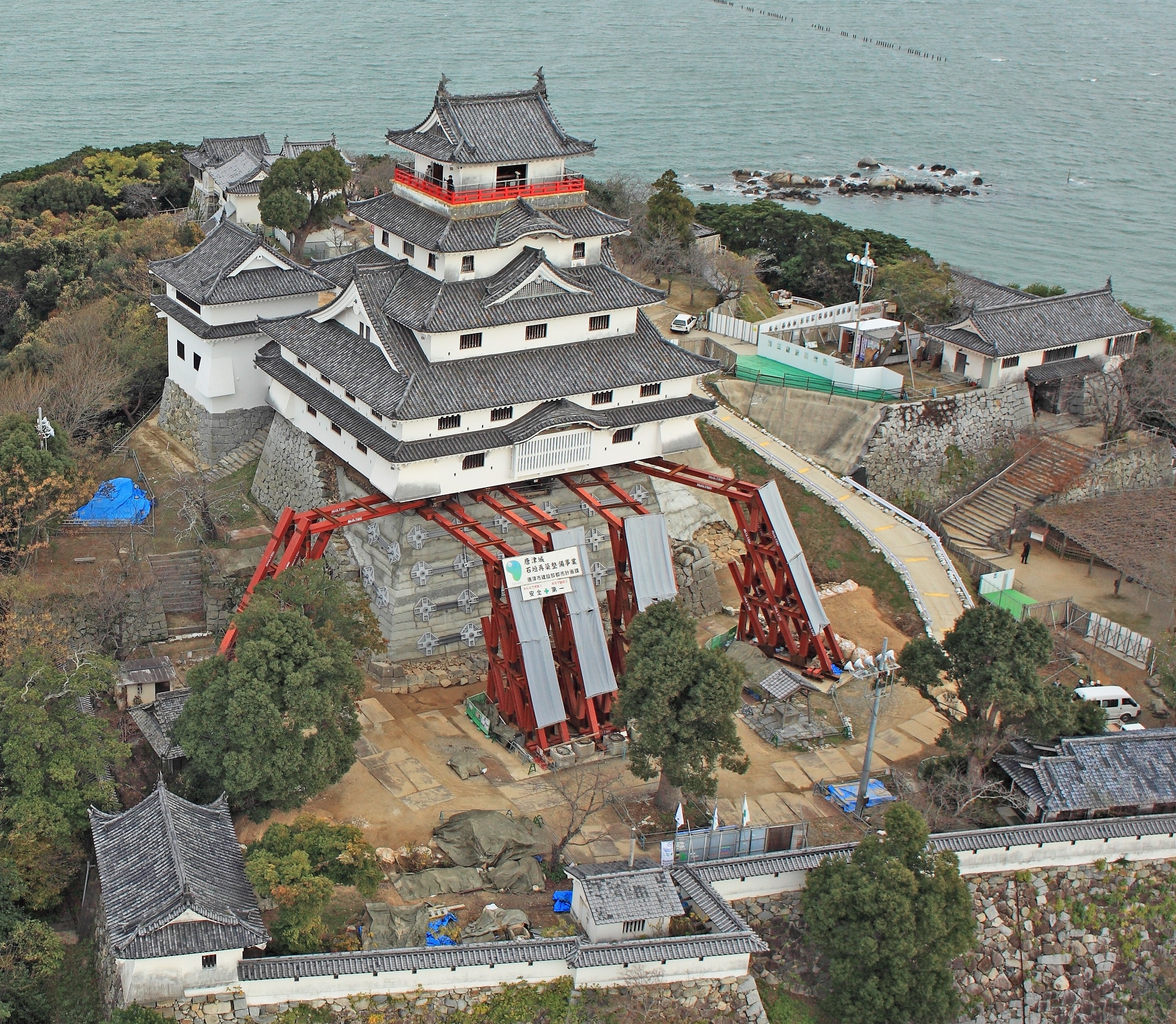 天守台石垣大修理