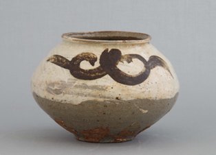 粉青鉄絵唐草文小壺画像
