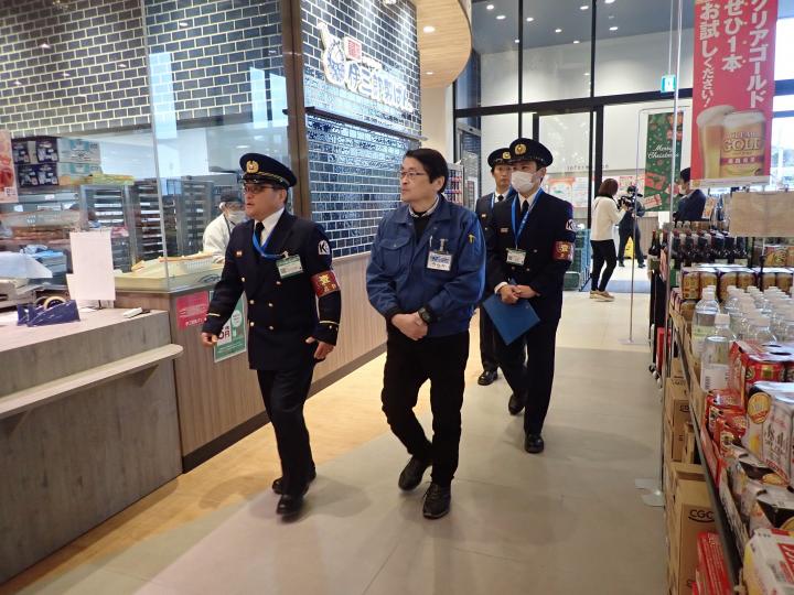 店内査察の様子です