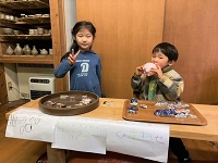 子どものたちの作品もチャリティ販売の画像