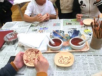 陶芸体験の様子の画像