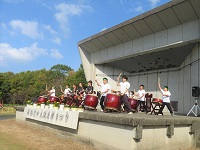 太鼓演奏の様子の画像