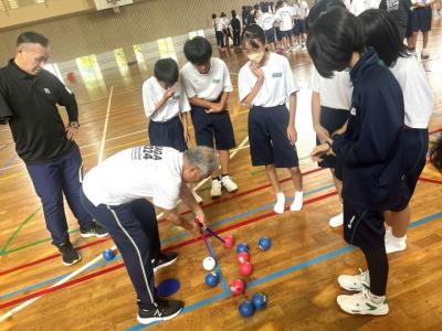鏡中学校