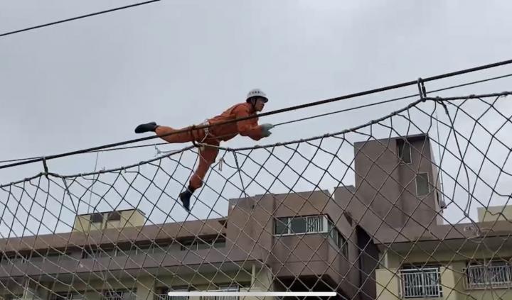ロープブリッジ渡過