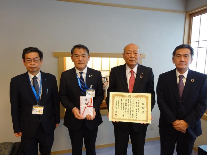 寄付金受納・贈呈式画像