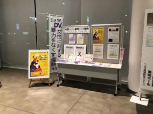 パネル展示の様子（唐津市役所本庁1階玄関エントランス）の画像