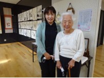 笑顔の嘉村さんと穴吹さん
