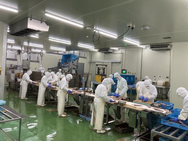 立地（進出）企業の工場内作業中の様子の画像1
