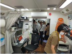 移動診療車（内部）の画像