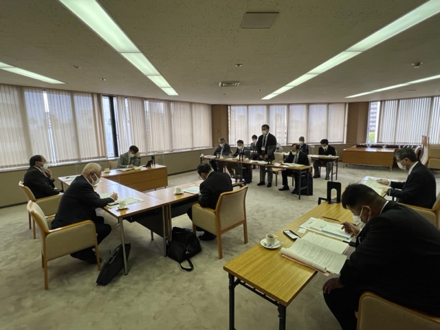 視察の様子（徳島市議会）
