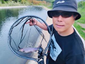釣れたニジマスの画像