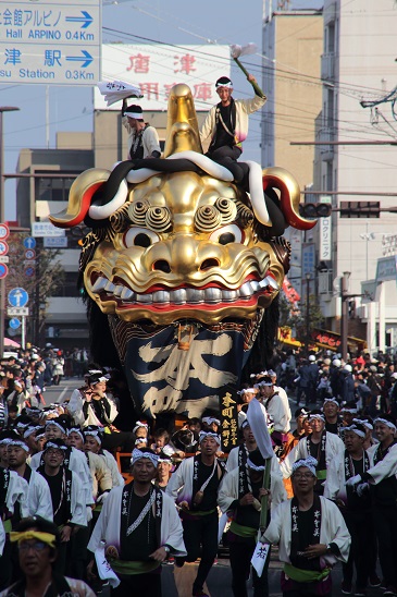 8番曳山「金獅子」の画像