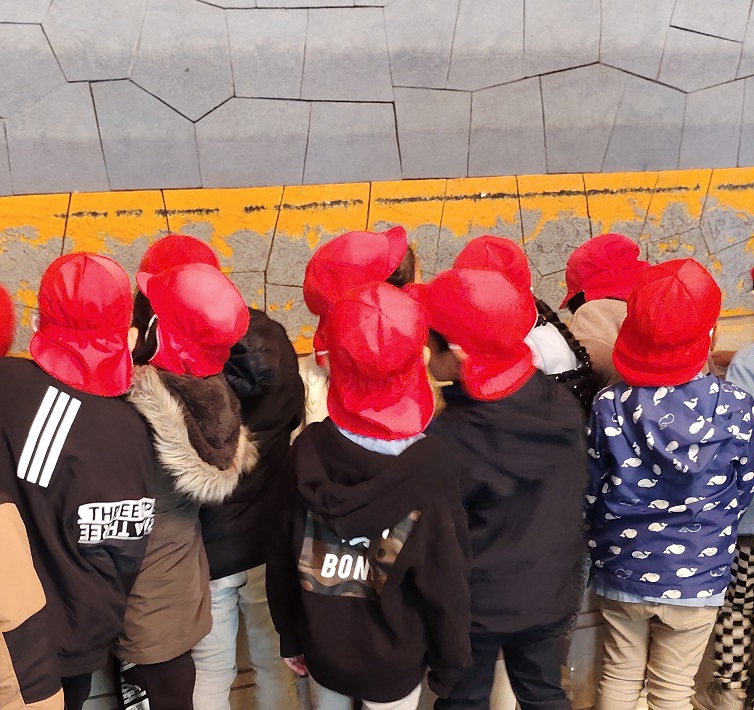 町田保育園（アンモナイトの化石探し）